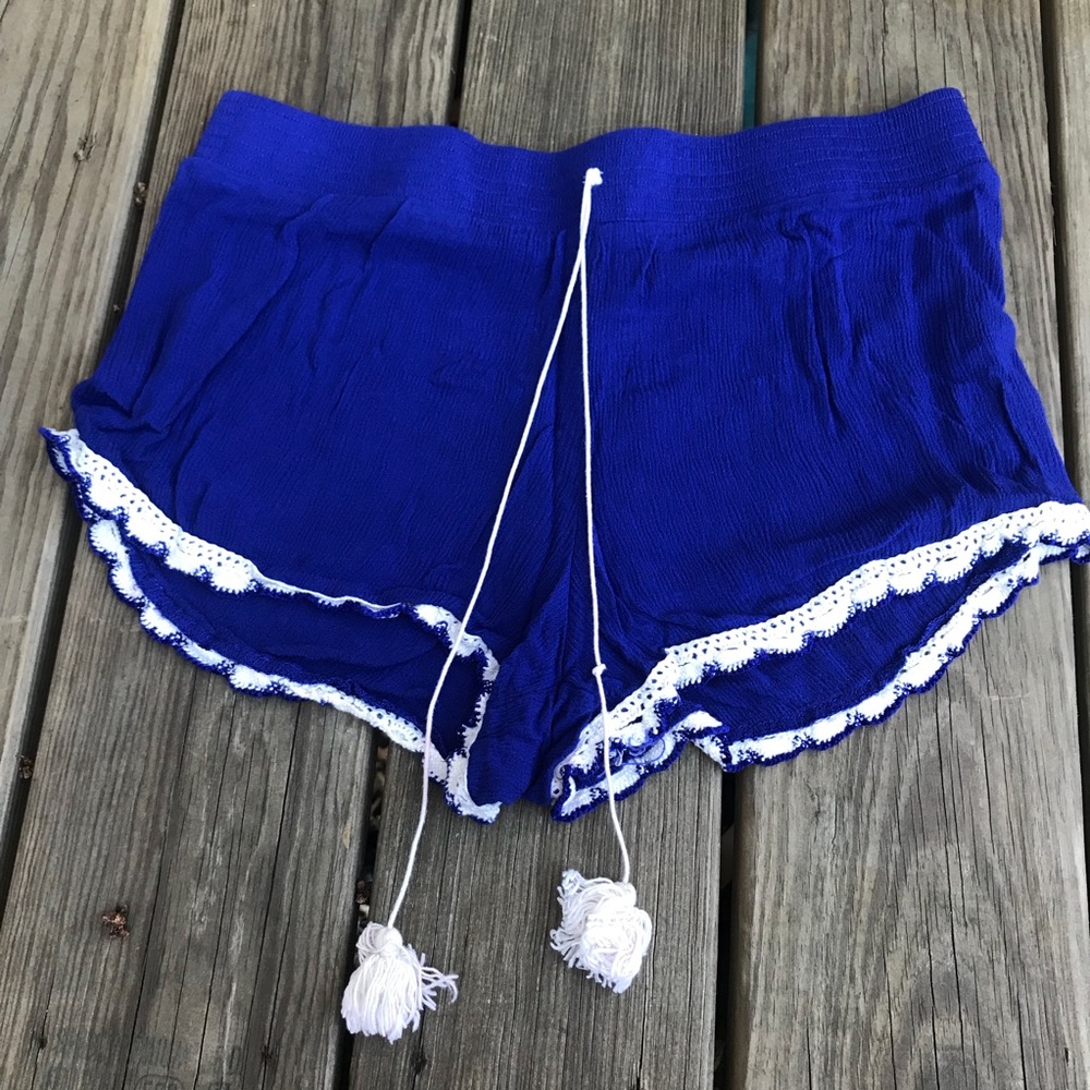 POM POM SHORTS